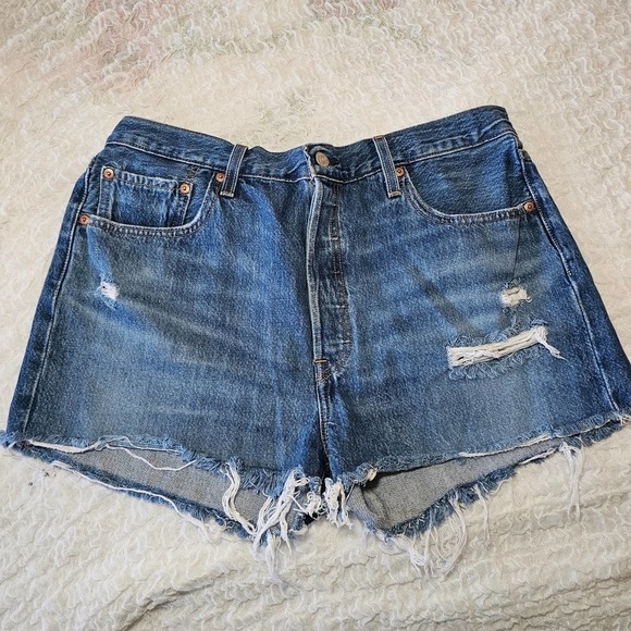 Levi’s 501 High Rise Raw Hem Cut Off Mom Jean Shorts Size 20 - Picture 1 of 5